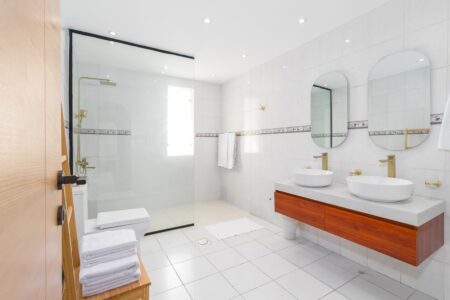 luxurious bathroom in airbnb dubai apartments