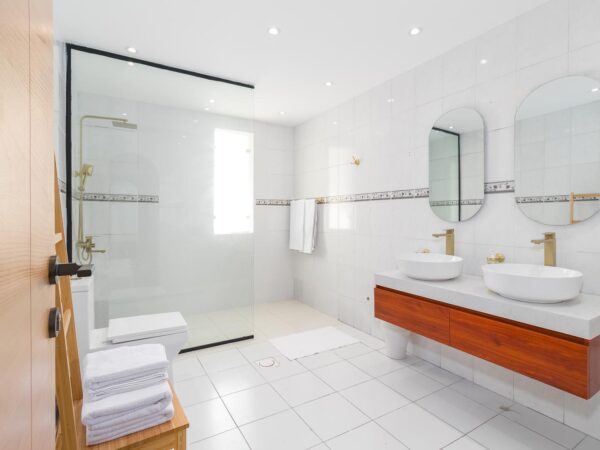 luxurious bathroom in airbnb dubai apartments