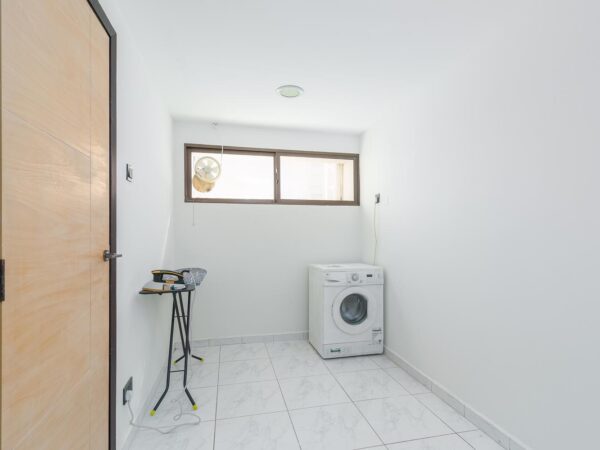 laundry facility in rental villa in dubai