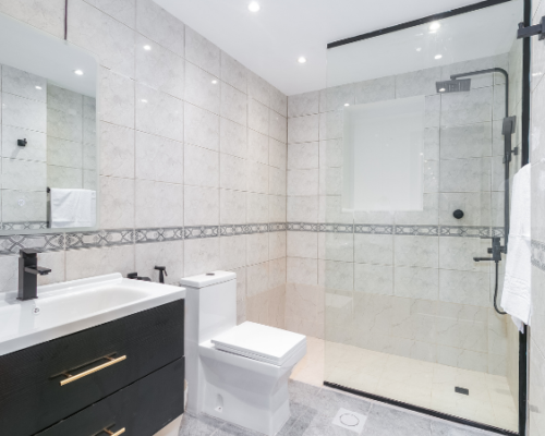 luxurious bath facility available in rental villa in dubai for family vacation in the central neighbourhood of Jumeirah 3, just 2 minutes from Sheikh Zayed Road