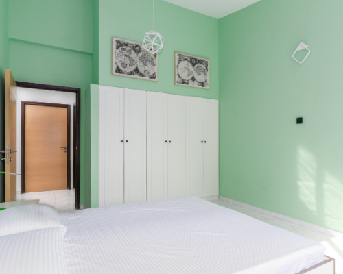 bedroom available in holiday villas in dubai for rent located in the central neighbourhood of Jumeirah 3, just 2 minutes from Sheikh Zayed Road.