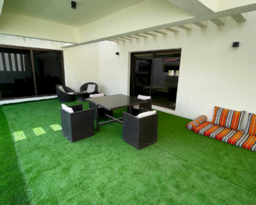 lounge available in holiday villas in dubai for rent located in the central neighbourhood of Jumeirah 3, just 2 minutes from Sheikh Zayed Road.