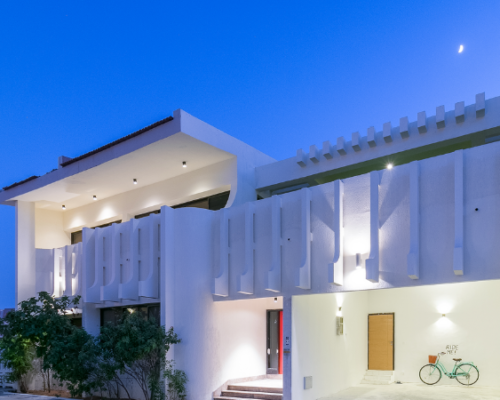 front view of holiday villas in dubai for rent located in the central neighbourhood of Jumeirah 3, just 2 minutes from Sheikh Zayed Road