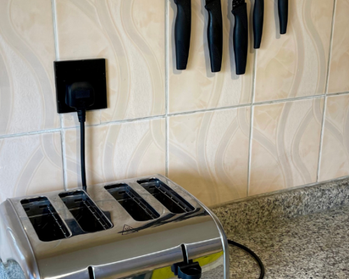 kitchen appliances available in villa for rent located in the central neighbourhood of Jumeirah 3, just 2 minutes from Sheikh Zayed Road.