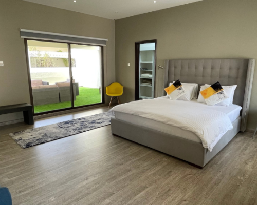 bedroom available in villa for rent located in the central neighbourhood of Jumeirah 3, just 2 minutes from Sheikh Zayed Road.