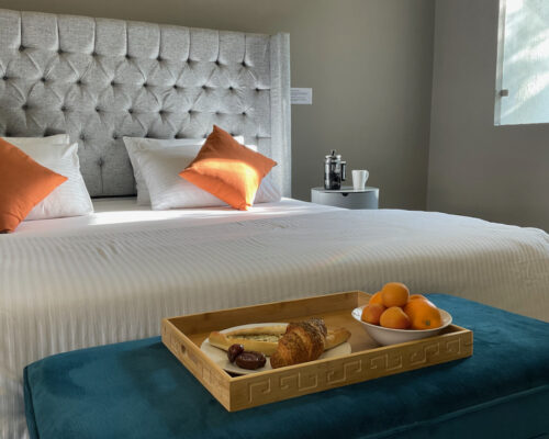 a bedroom in holiday villas in dubai for family vacation and business meetings